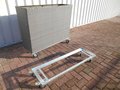 Bloembak-frame-verrijdbaar-met-zwenkwielen